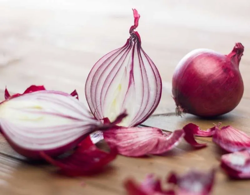 Onions on the cutting board