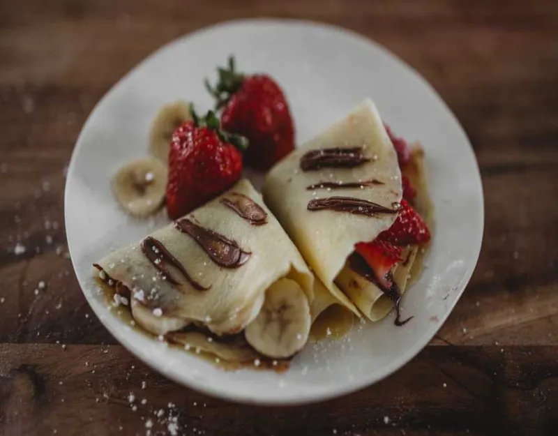 Çilek muz ve nutella mini krepler