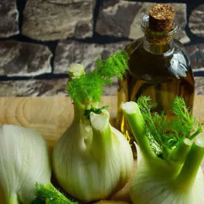 Limon ve bir şişe zeytinyağı ile rezene