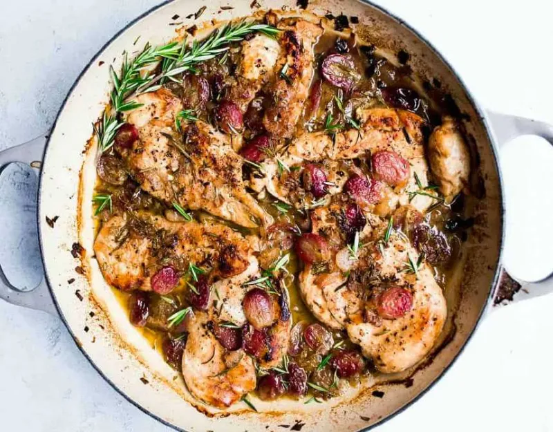 Cooked grapes and chicken in pot
