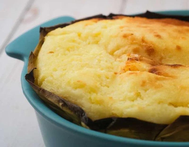 Mavi güveç kabında Bibingka