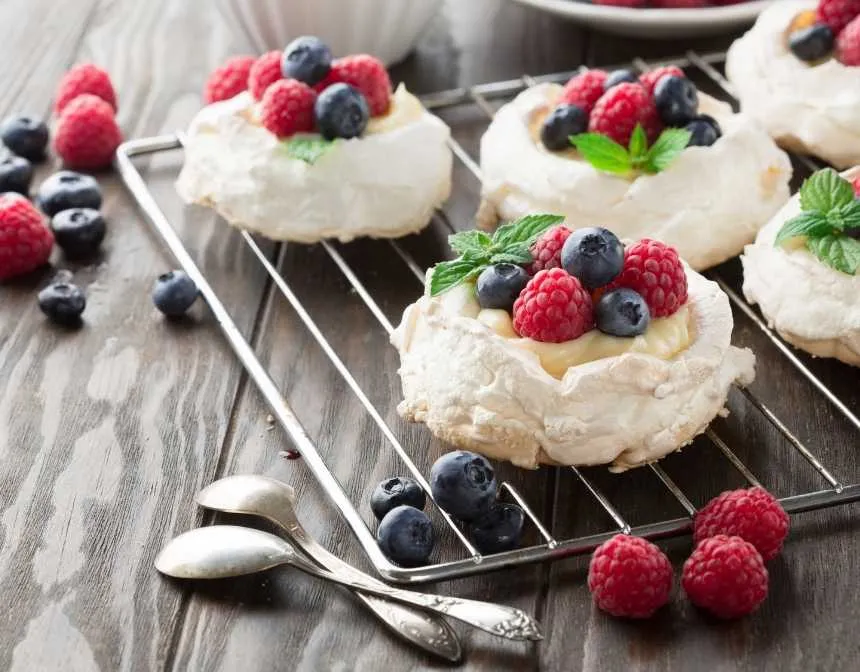 Pavlova Cakes
