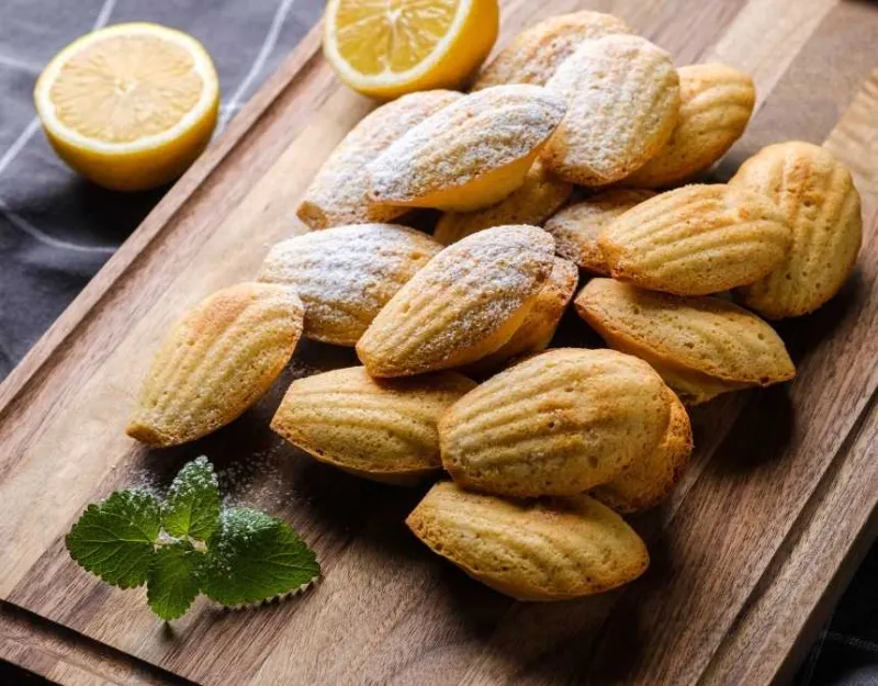 Fransız Madeleines limon ve nane ile