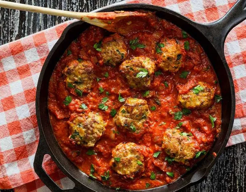 Meatballs in tomato sauce