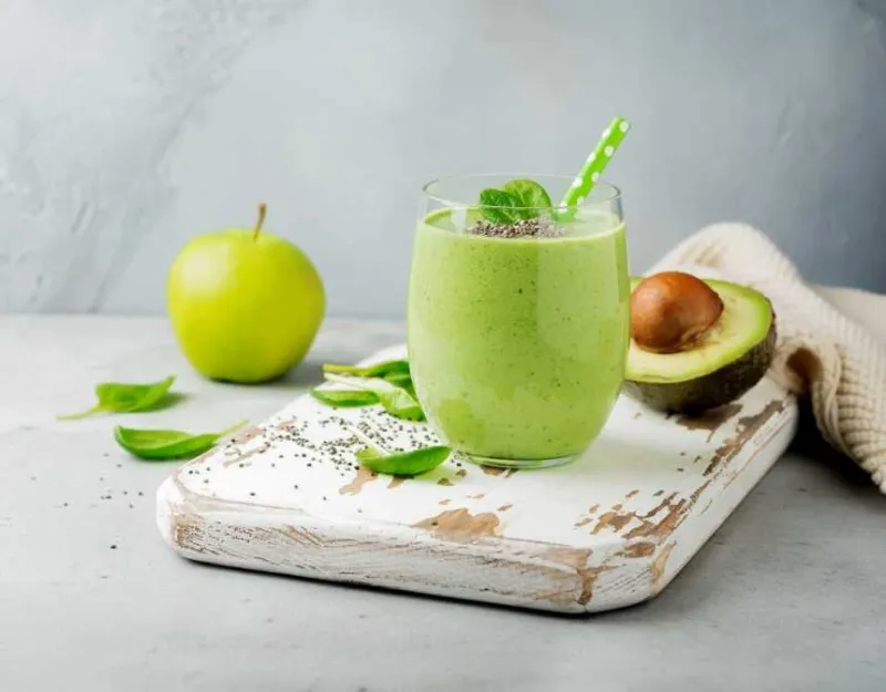 Metabolizma hızlandıran yeşil smoothie