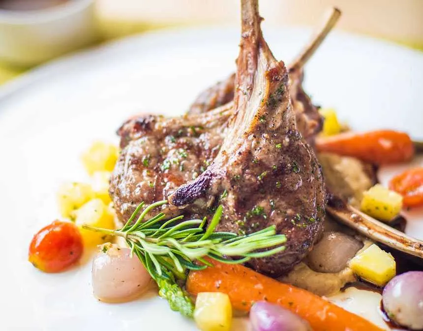 Lamb chops with vegetables and rosemary