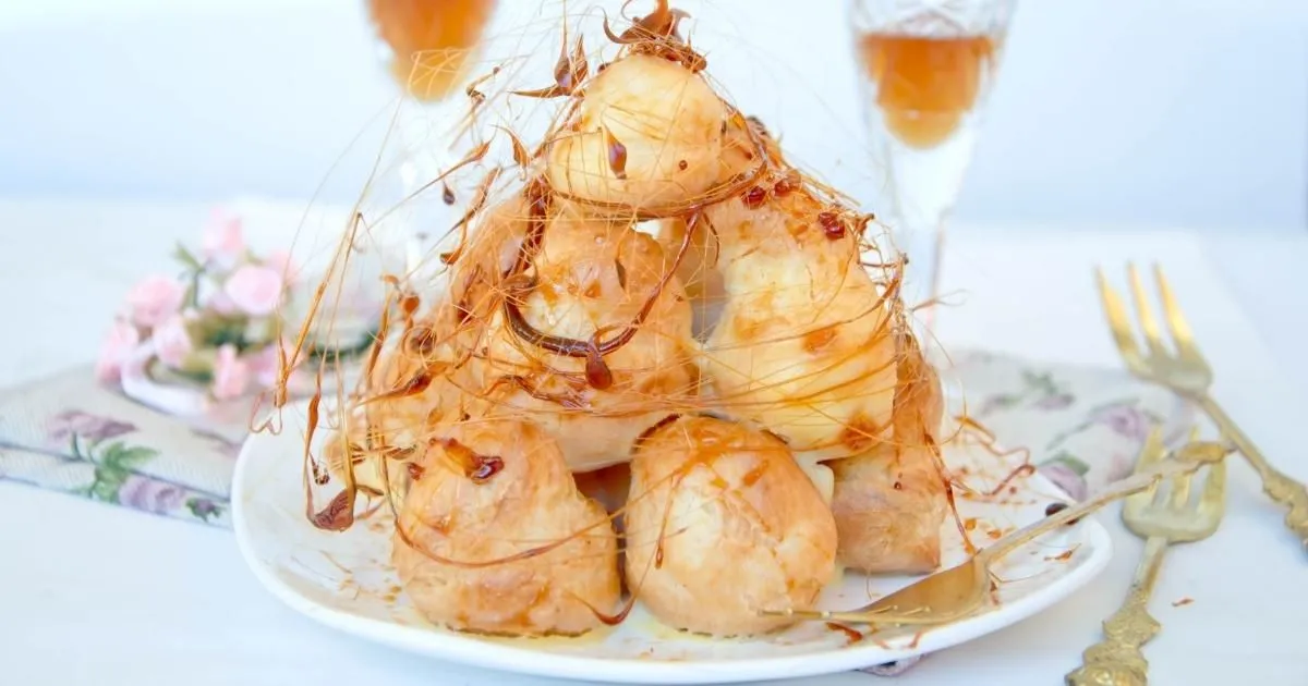 Croquembouche Dessert