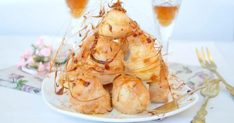 Croquembouche Dessert