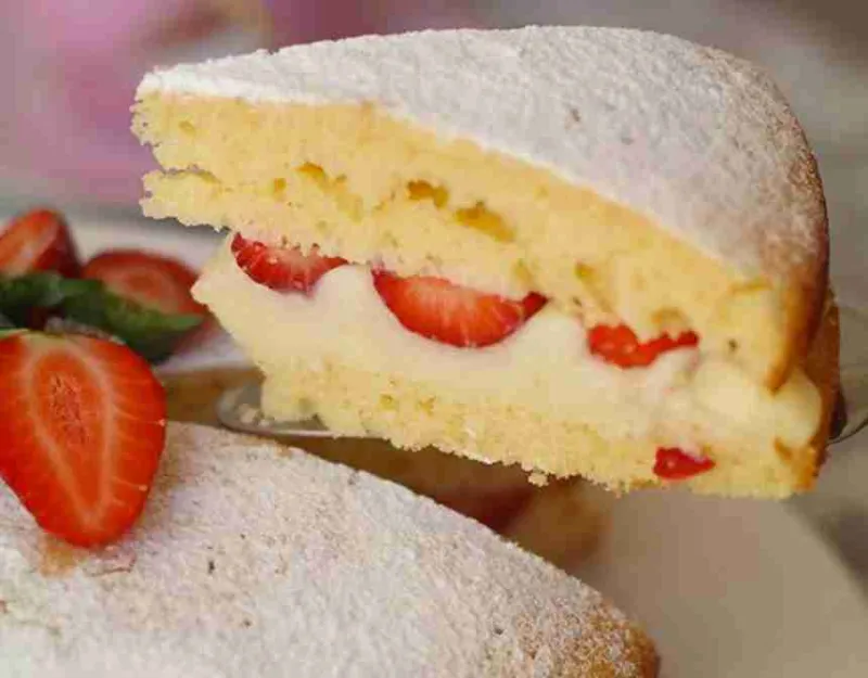 German Pie / Vanilla Cream Cake with Strawberries