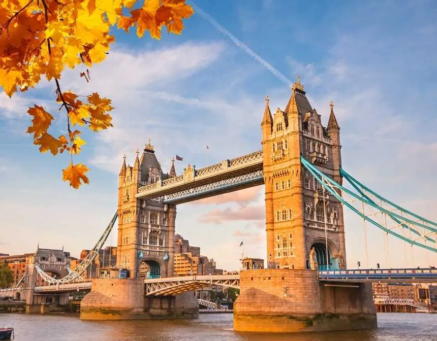 Sonbaharda Londra Kulesi Köprüsü