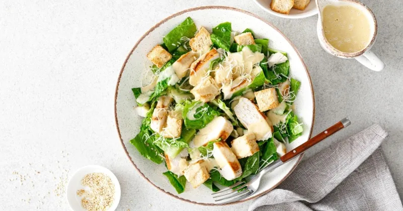 Klasik Sezar Salata