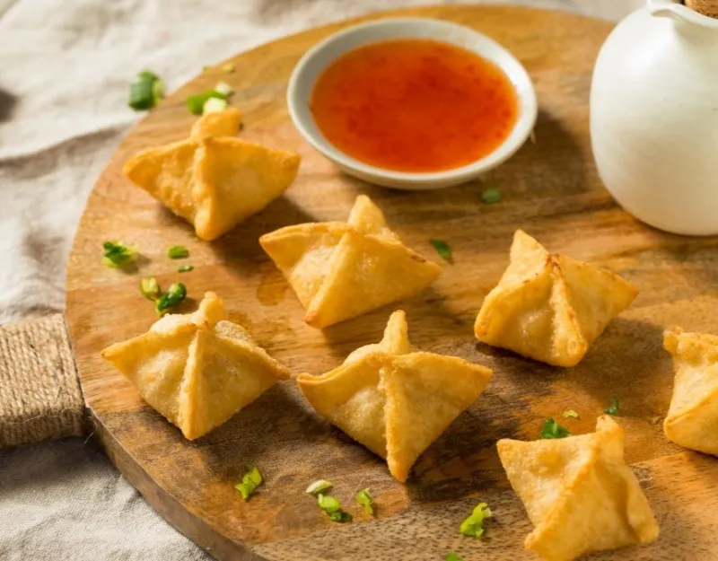 Crab Rangoon Wontons with dipping sauce