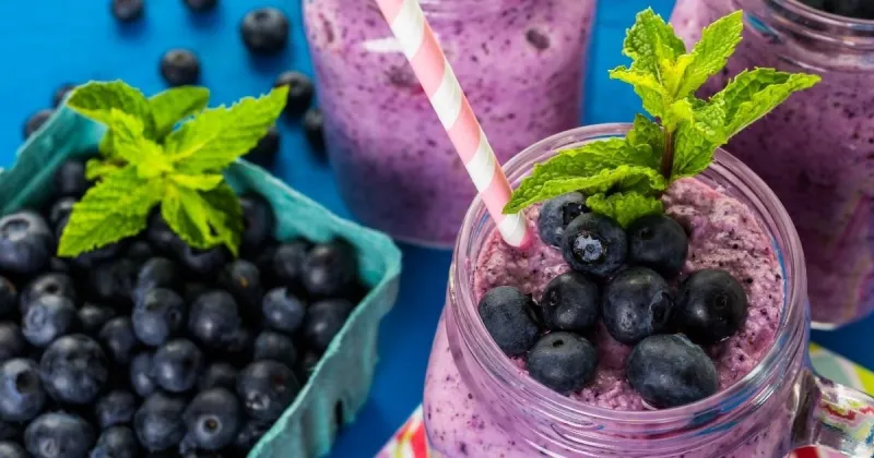Blueberry Smoothie in a Jar