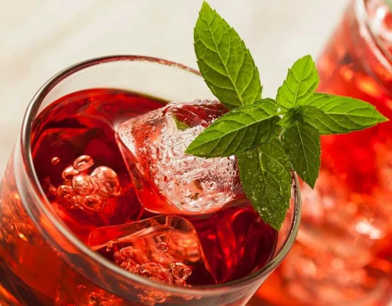 cold hibiscus tea with mint