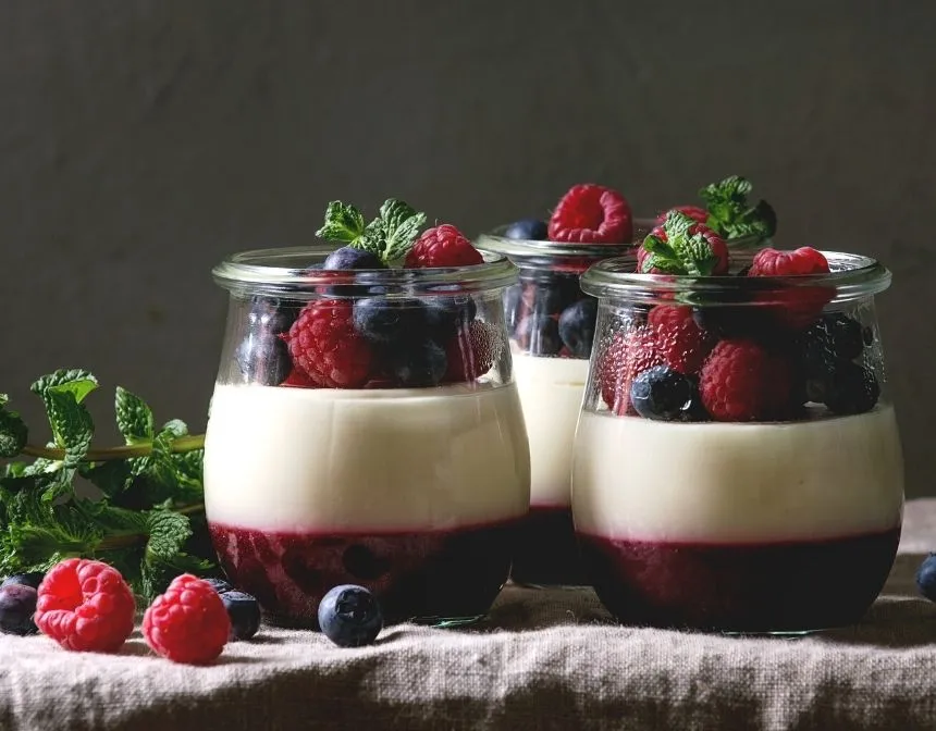 Ahududu Soslu Panna Cotta