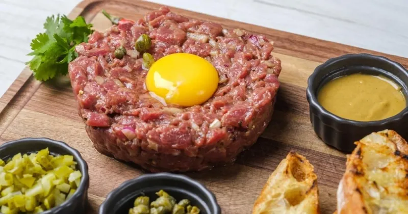 Biftek Tartar ve tursu
