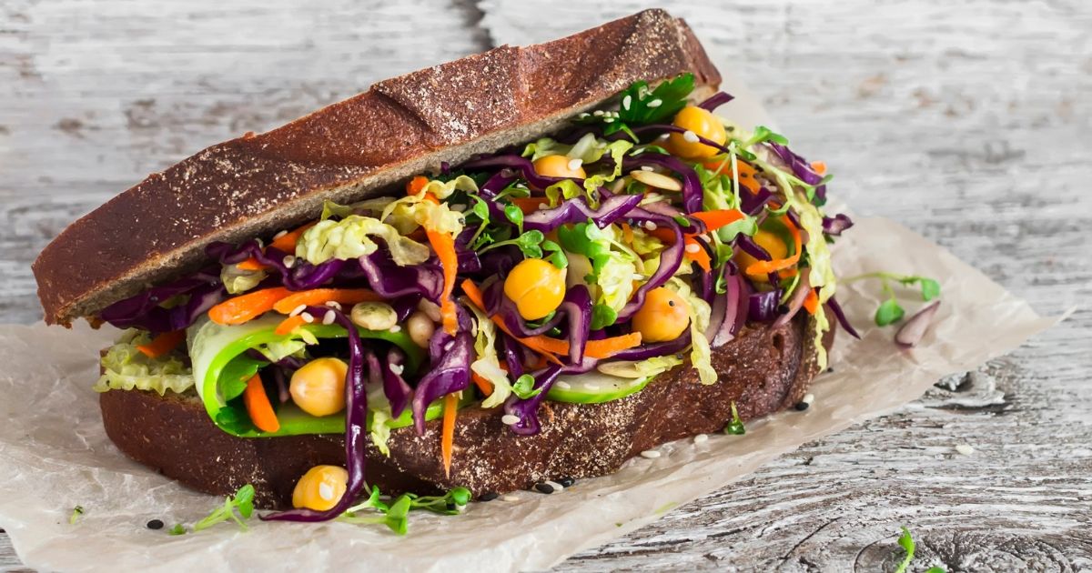 Nohutlu Salata Sandviç