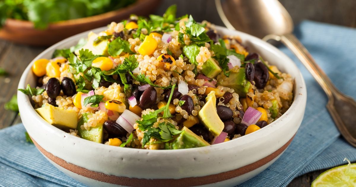 Meksika Kinoa Salatası